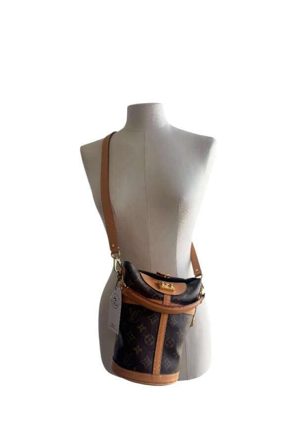 LOUIS VUITTON - DUFFLE BUCKET - Image 4